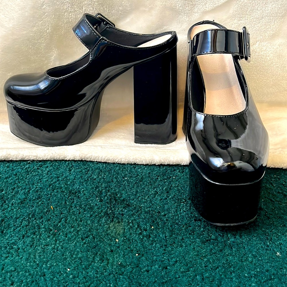 🔴 Black Platform Slip-on Buckle Heels